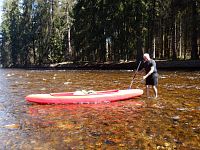 I na jaře je nutné počítat s občasnou pěší turistikou.