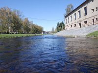 Pohoda pokračuje. Jez jménem Solo (91,6 km) nás vítá otevřenou náručí, jelikož umožňuje splutí propustí vlevo.