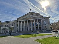 Obrázky z neněmeckého Mnichova a Nationaltheater München
