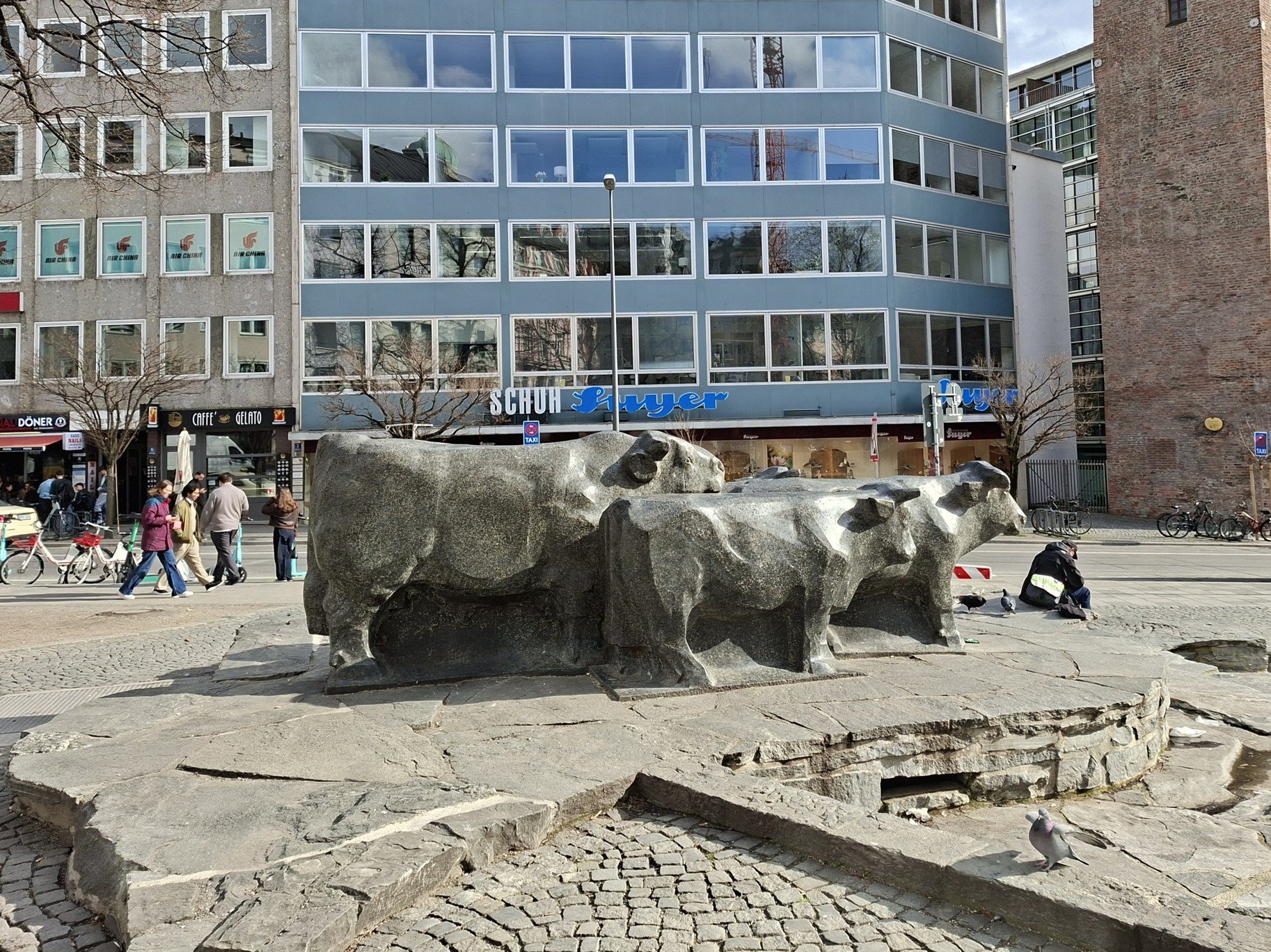 Obrázky z neněmeckého Mnichova a Rindermarkt