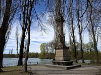 Obrázky z neněmeckého Mnichova a Pomník Friedrich Ludwig von Sckell v Englischer Garten