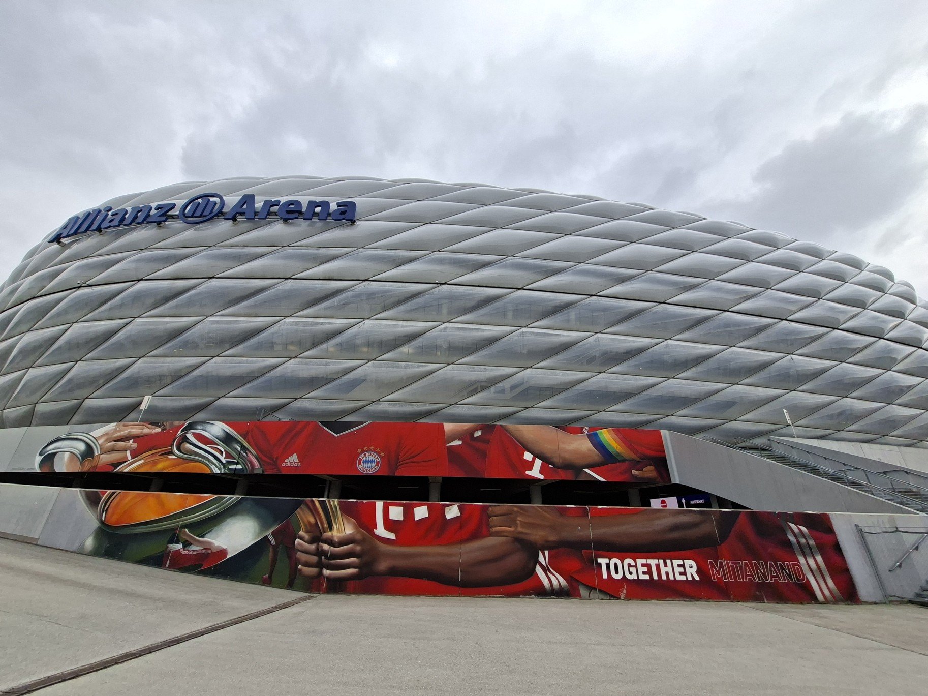 Obrázky z neněmeckého Mnichova a Allianz aréna: svatostánek dokonalé fotbalové mašiny Bayernu Mnichov