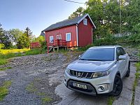 Tady strávíme naši první noc na Lofotách. I když výraz „noc“? Bude totiž pořád světlo. Na tmu si tady v tuto roční dobu nehrají.