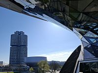 Bayerische Motoren Werke, jeden z předních výrobců automobilů, je v současné době také mateřskou společností skupin Mini a Rolls-Royce.
