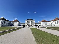 Zámek Nymphenburg patří k nejkrásnějším, ale i největším bývalým královským palácům v Evropě.
