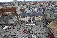 Mnichov, zářivý klenot jižního Německa. Červené taškové střechy, starobylé dlážděné ulice a nádherná architektura.