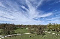 English Garden je největším mnichovským parkem i jedním z největších městských parků na světě. Říká se mu zelené plíce nedaleko srdce Mnichova.