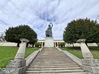 Obrázky z neněmeckého Mnichova, bavorského království piva, párků, aut a fotbalu