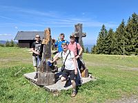 Tři kříže. Kdo ví, zda to tenkrát také nebyli tři poutníci, kteří se znelíbili některé šumavské démonické bytosti a ta je proměnila.