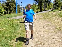 Tomu se říká turistický krok.