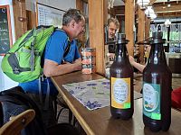 Na další cestu si bereme pivo, abychom do sebe nalili odpovědi na složité otázky, které nám zdejší příroda určitě položí.