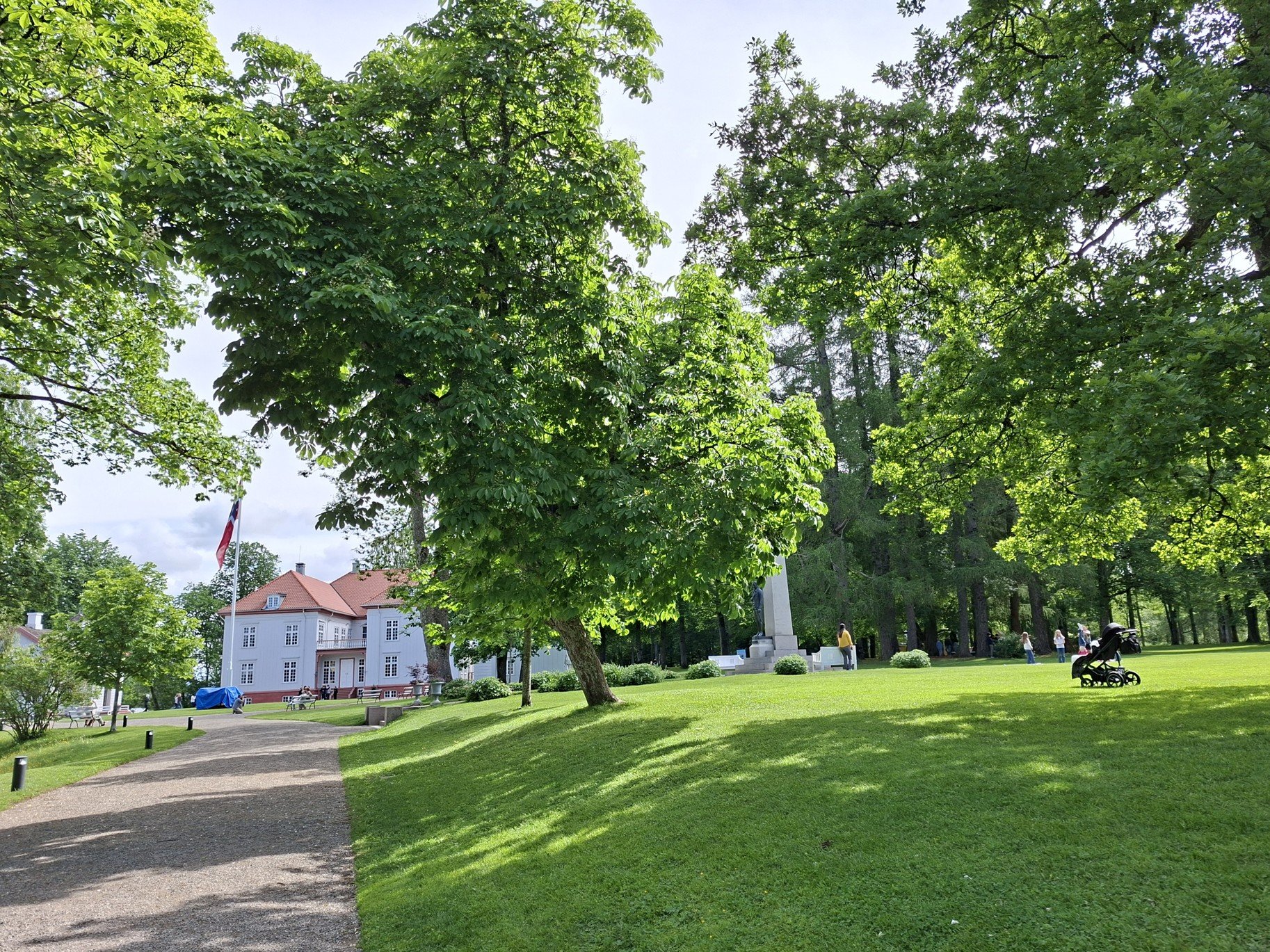 Obrázky nejenom z Laponska – Kafé Standpunkt u Eidsvollsbygningen v Norsku