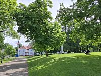 Obrázky nejenom z Laponska – pomník Carsten Anker u Eidsvollsbygningen v Norsku