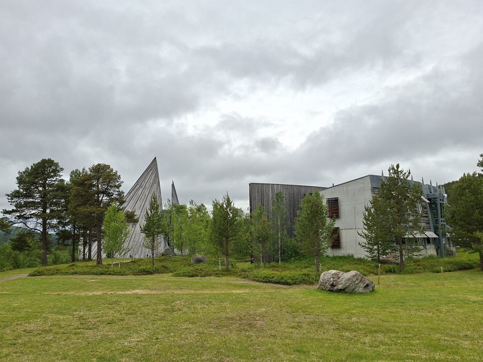 Obrázky nejenom z Laponska –   Sámediggi of Norwegn (Sámský parlament Norsko) v Karasjok v Norsku