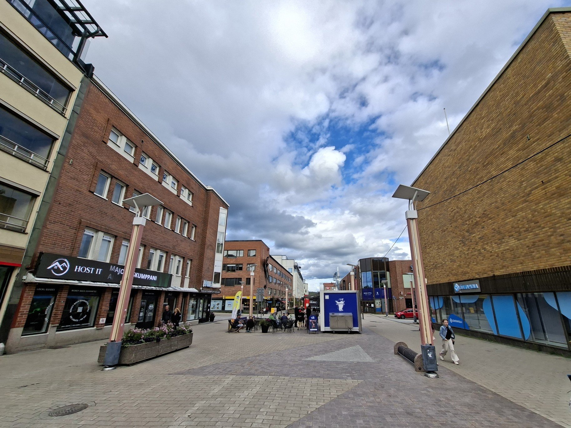 Obrázky nejenom z Laponska – náměstí Lordi's Square v Rovaniemi ve Finsku