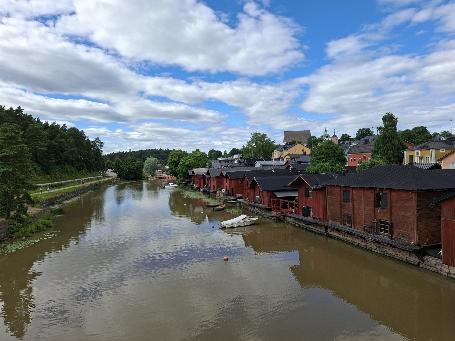 Obrázky nejenom z Laponska – Červené sklady na řece Porvoonjoki v Porvoo ve Finsku