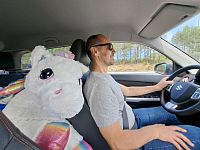 Za jízdy se na řidiče nemluví, tak se kochám kouzelnou norskou krajinou.