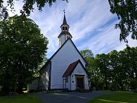Kostel Lade kirke postavený v románském stylu je jedním z nejstarších dochovaných kamenných kostelů v Norsku. V roce 1814 sehrál tento svatostánek důležitou roli při prvních celostátních volbách v Norsku.