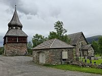 Může se také pochlubit bohatou historií, která sahá až do středověku, kdy byla osada důležitým poutním místem. To dokládá například zajímavý kostelík na okraji města.