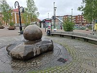 Město Lycksele je pro svůj historický význam nazýváno Lappstockholm („laponský Stockholm“). Roku 1607 tady král Karel IX. švédský nechal založit obchodní stanici a kostel. O něco později, roku 1634, tady zřídili první školu pro Sámy.