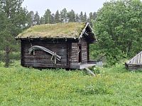Otevřeno bohužel mají jenom v hlavní sezóně, tj. od 22.června do 16.srpna. To nám zase až tak nevadí, jelikož je možné se areálem zdarma a bez omezení projít.