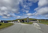 Po chvíli si prohlížíme letiště Mehamn (MEH), které je nejseverněji položené veřejné letiště v Norsku a současně nejsevernější letiště v kontinentální Evropě.