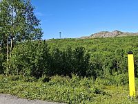 Po cestě jsou vidět na druhé straně pozorovatelny ruské pohraniční stráže v mapě označené jako rozhledny. Kdyby se k nim ale turista vydal, tak by zaplatil pěkně drahé vstupné.