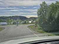 Obyvatelé Kirkenes mohli přecházet bez nutnosti klasického víza do Ruska například pro levný benzín. Někteří Rusové zase dojížděli do městečka za prací nebo za nákupy.