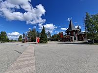 O vesničce Santa Clause nacházející se jen pár kilometrů od města Rovaniemi jsem si nedělal iluze, ale když jede člověk kolem, tak je povinnost přibrzdit.