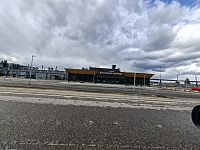 Nedaleké letiště Rovaniemi protíná polární kruh. I když hranice polárního kruhu se pohybuje, tak kdoví, jak je to dnes.