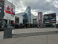 Město Rovaniemi, vstupní bod na drsný sever, je administrativním, obchodním i kulturním centrem nejsevernější finské provincie Laponska (oblast Peräpohjola). Neleží sice v centru Laponska, ale výše na sever tak velké město již není.