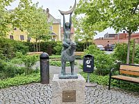 Většinou není jednoduché určit důvod jejich osazení právě na daném místě. Někdy je také název díla i autor neznámý. Ale to neubírá nic na jejich kouzlu.