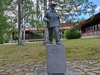 V roce 1969 se stal Lauri Pihkala jedním z prvních osob, které obdržely čestný doktorát ve sportovních vědách na Univerzitě v Jyväskylä. Byl to vášnivý sportovní fanoušek, který vyvinul nebo zdokonalil několik venkovních her.