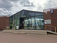 V Porvoo se při procházce po nábřeží zastavujeme v restauraci s krátkým názvem „Å“.