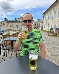 Při toulkách po městě Porvoo objevuji místní řemeslný pivovar Borgåbryggeriet a konečně si ve Finsku pochutnávám na pivu.