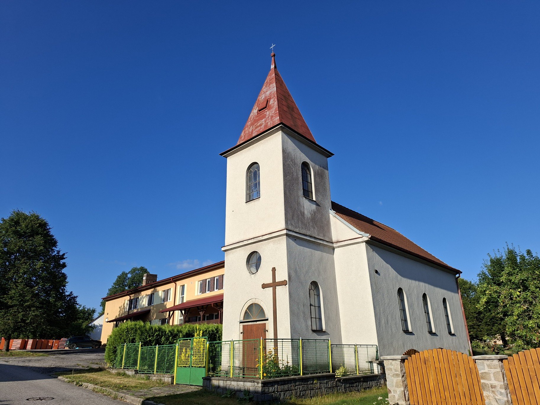 Kaple v obci Zahrádky na jihu Čech