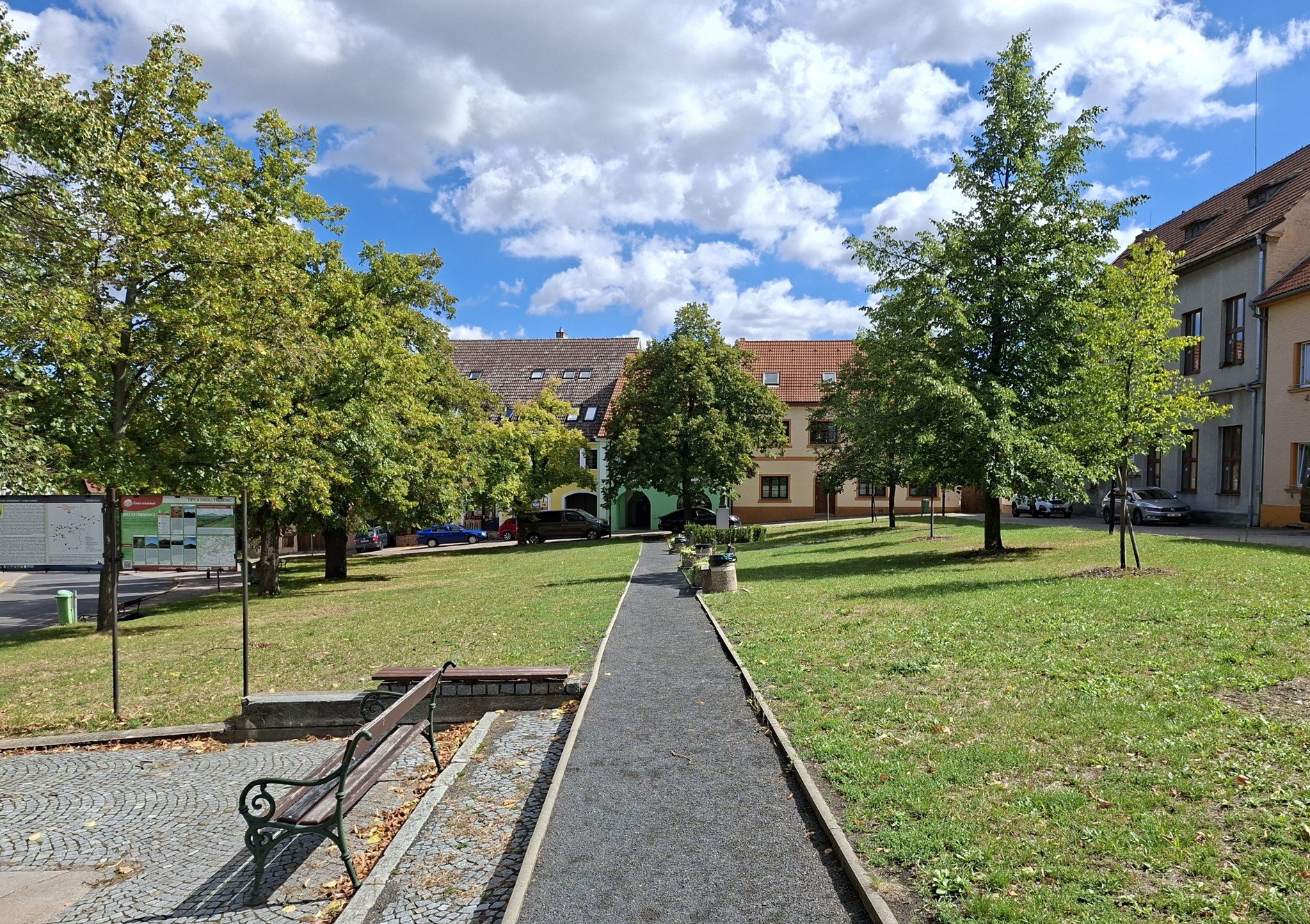 Třebenice a pomník Václava Paříka