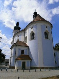 Poutní chrám Panny Marie Bolestné v městyse Sloup (Moravský kras)