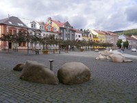 Kašna Rolávka na náměstí Karla IV. v Nejdku u Karlových Varů
