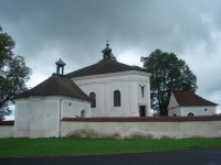 Kostel Nejsvětější Trojice v obci Andělská Hora u Karlových Varů