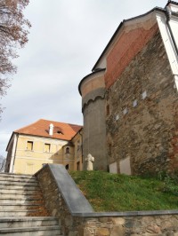Poběžovice – smírčí kříž u zámku