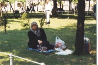 Istambul-odpočívající turecká žena