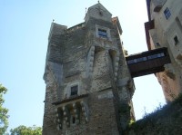 hradní věž s mostek