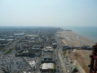 Blackpool tower - pohled směrem na jih, vzadu Pleasure beach