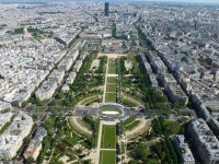 pohled z vrcholu Eiffelovky, Champ de Mars