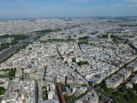 pohled z vrcholu Eiffelovky, vpravo Invalidovna, vlevo Concorde place, Louvre
