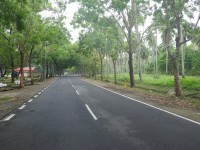 silnice podél Layang-Layangan beach