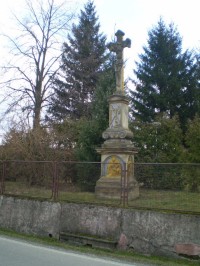 kříž v Třeštině před opravou