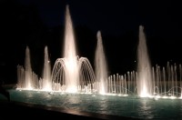 Noční fontána v lázeňském parku