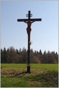 Dřevěný kříž mezi Svratkou a Karlštejnem